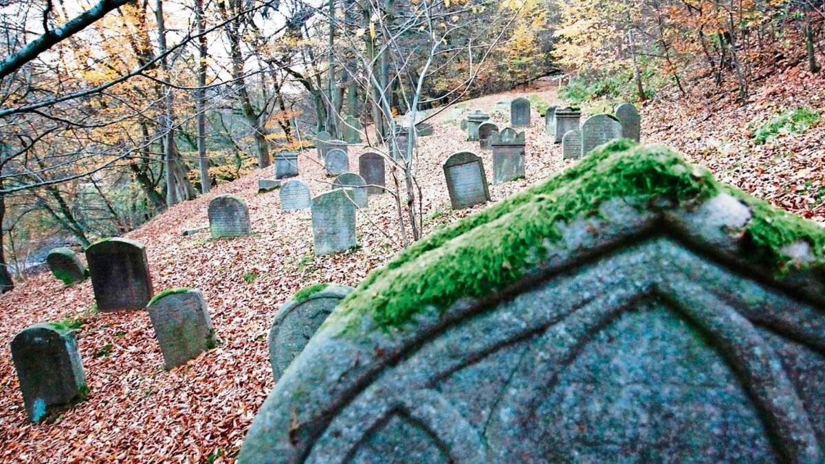 Schwarza: Letzte Spuren auf dem Friedhof