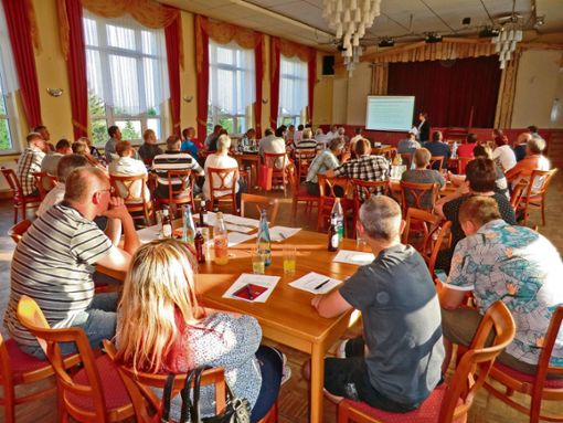 Gemeinsame Ratssitzung der zukünftigen Dorfregion Großbreitenbach im Kultursaal in Gillersdorf. Foto: Marina Hube