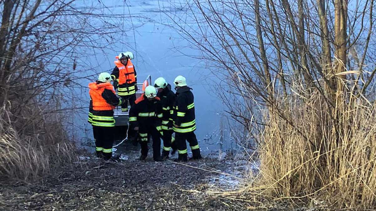 Thüringen: Hunde-Ausflug auf zugefrorenem Baggersee endet tragisch