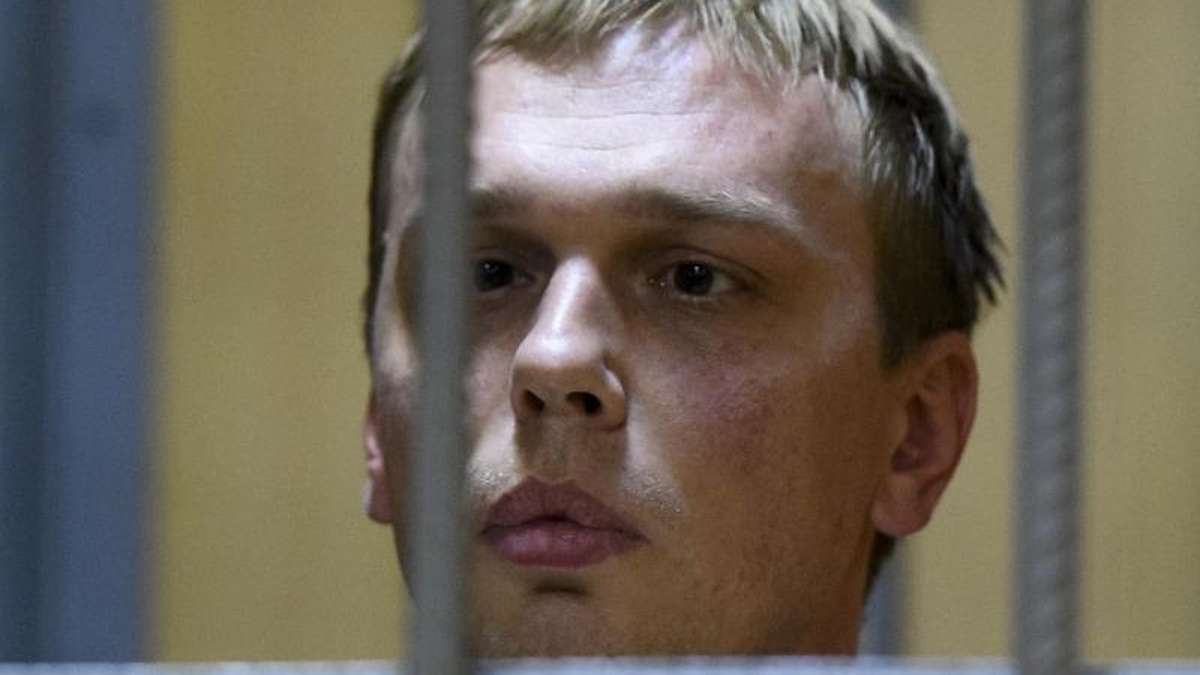 Folter-Vorwurf an Polizei: Russischer Investigativ-Journalist muss in Hausarrest