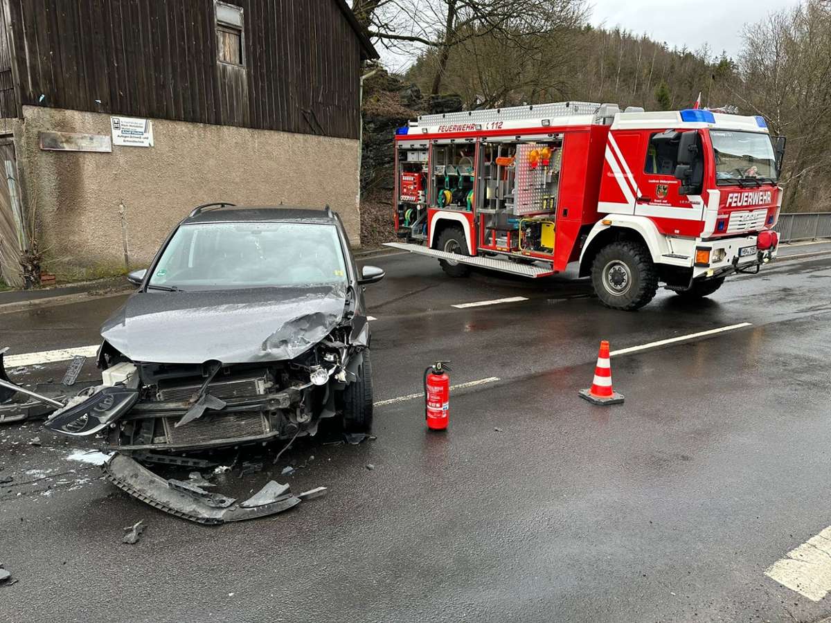 Unfall in der Eisfelder Straße in Schönbrunn.