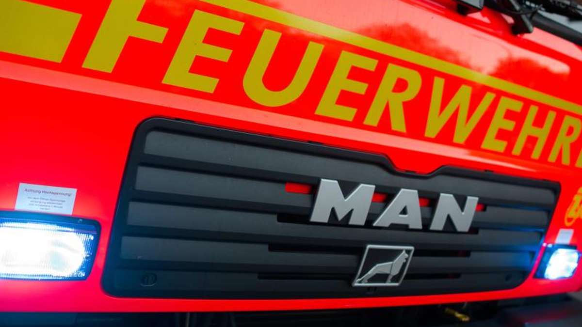Thüringen: Aufgeheiztes Auto setzt Feld in Brand - 70 Feuerwehrleute im Einsatz