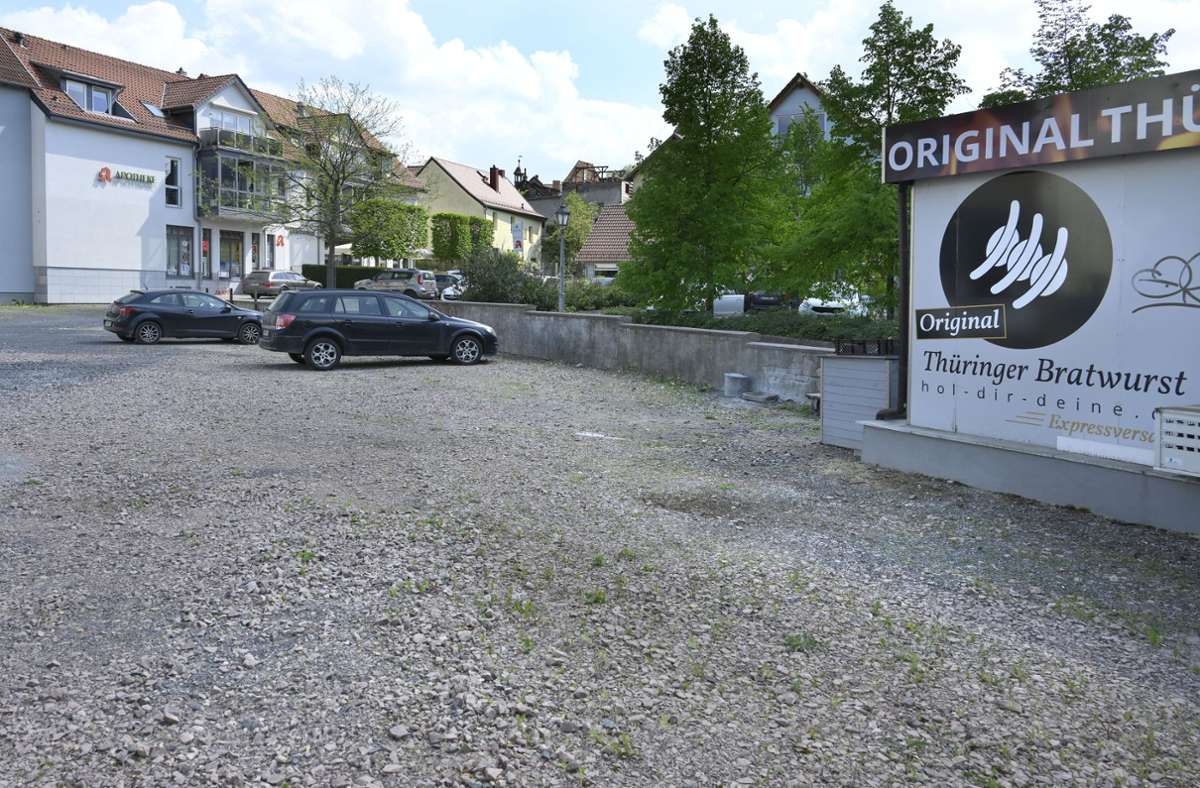 Auf dieser Fläche in der Bad Salzunger Bahnhofstraße soll ein Wohn- und Geschäftshaus entstehen. Foto: Heiko Matz