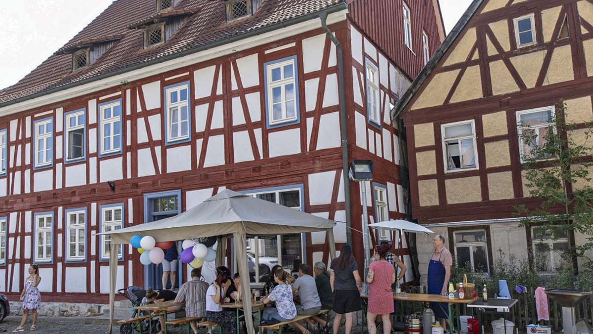 Bürgercafé in Ummerstadt: Altbürgermeisterin serviert den Kaffee