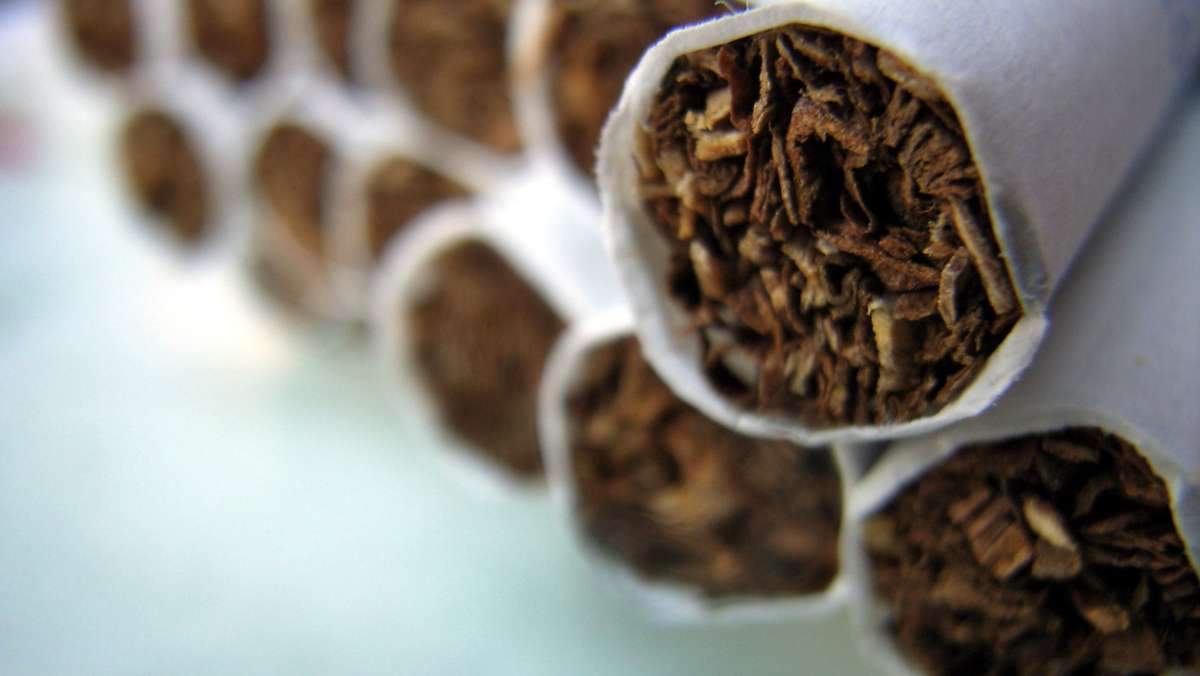 Nachbar-Regionen: Zoll findet 20.000 Zigaretten und halbe Tonne ungekühlte Wurst