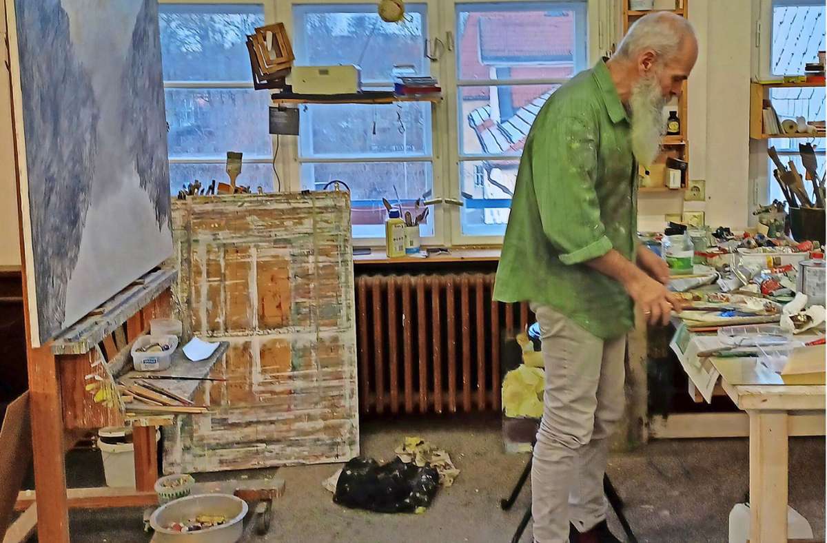Maler und Grafiker Udo Eisenacher in seinem Atelier. Foto: privat
