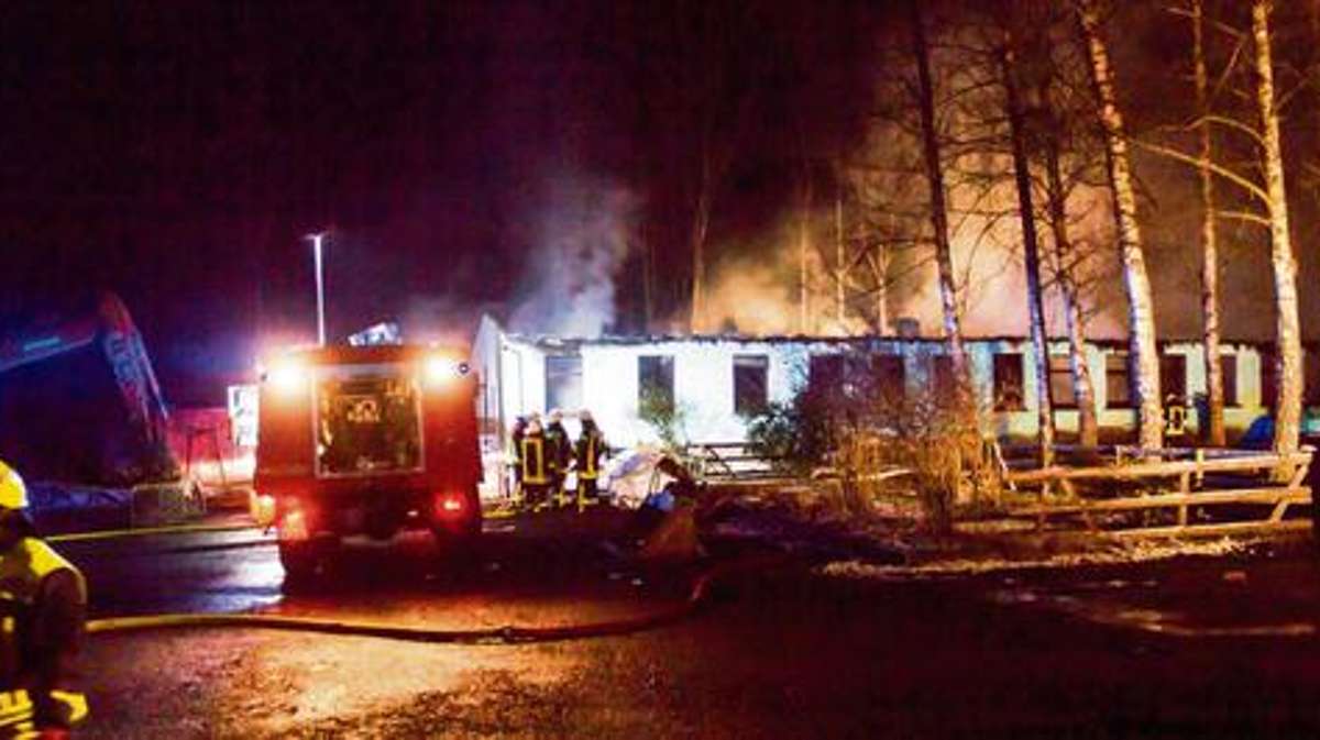 Hildburghausen: Römhild: Einstiges Jugendzentrum geht in Flammen auf