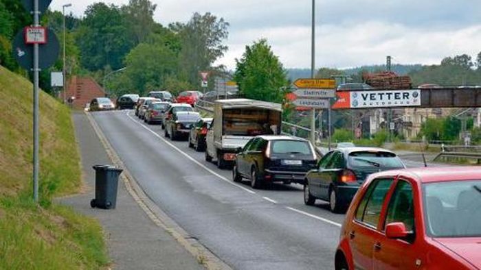 Länderspiegel: Verkehrschaos wegen B 173: Geduldsprobe für Autofahrer