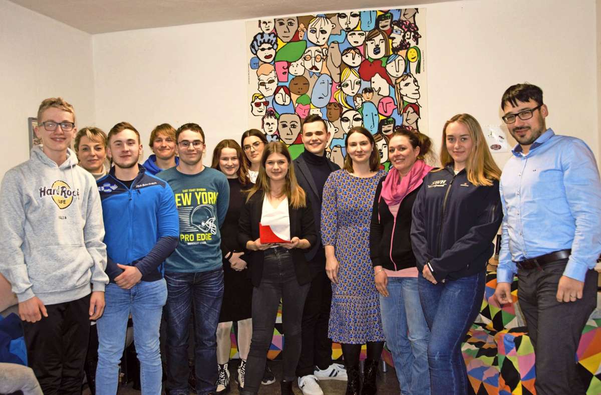 Staatssekretärin Katharina Schenk (4. von rechts), besuchte am Dienstag den Jugendbeirat der Haseltalstadt und nahm an der Sitzung teil. Sie versicherte, das „Haselpipe“-Projekt weiter unterstützen zu wollen. Foto: privat