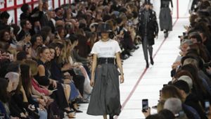 Fashion Week Paris: Starke Frauen und eine diskrete Hommage