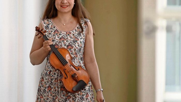 Anna-Maria Kotani spielt in der Musikschule die erste Geige
