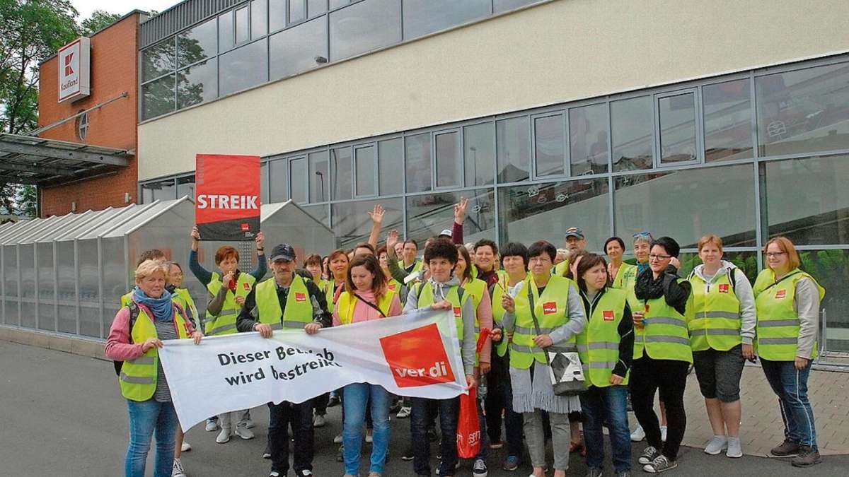 Ilmenau: Ilmenauer Kaufland-Mitarbeiter zeigten Flagge