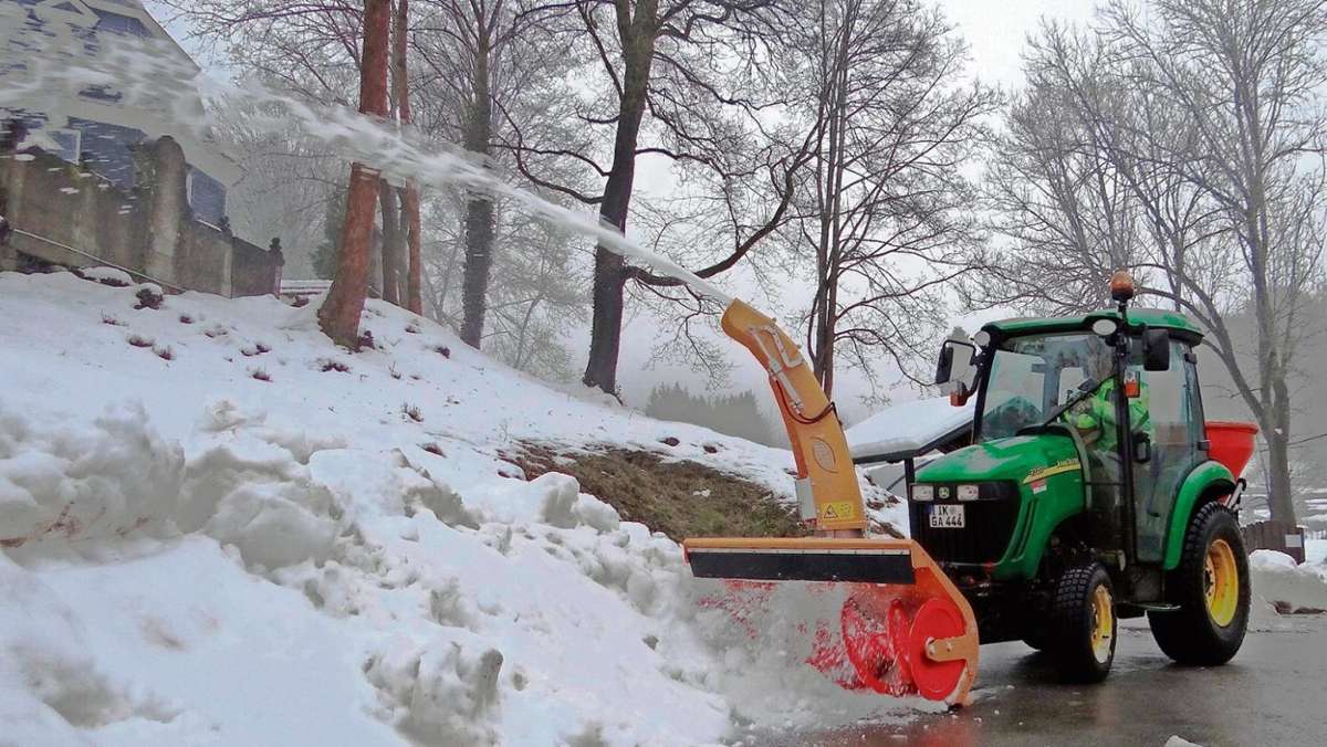 Ilmenau: Altenfelder Weihnachtsgeschenk an Einwohner: Neue Schneefräse