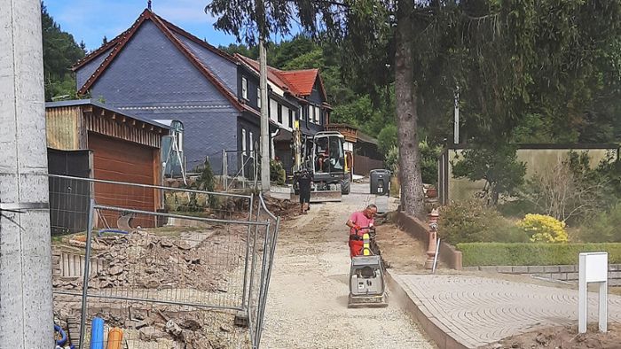 Bauarbeiten: Bagger und Rüttelplatten am Gykelberg