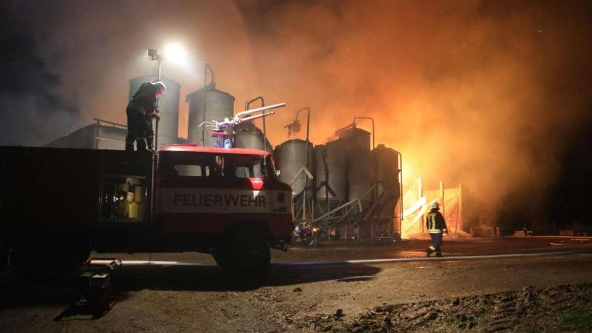 Thüringen: 200 000 Euro Schaden: Lagerhalle brennt komplett nieder