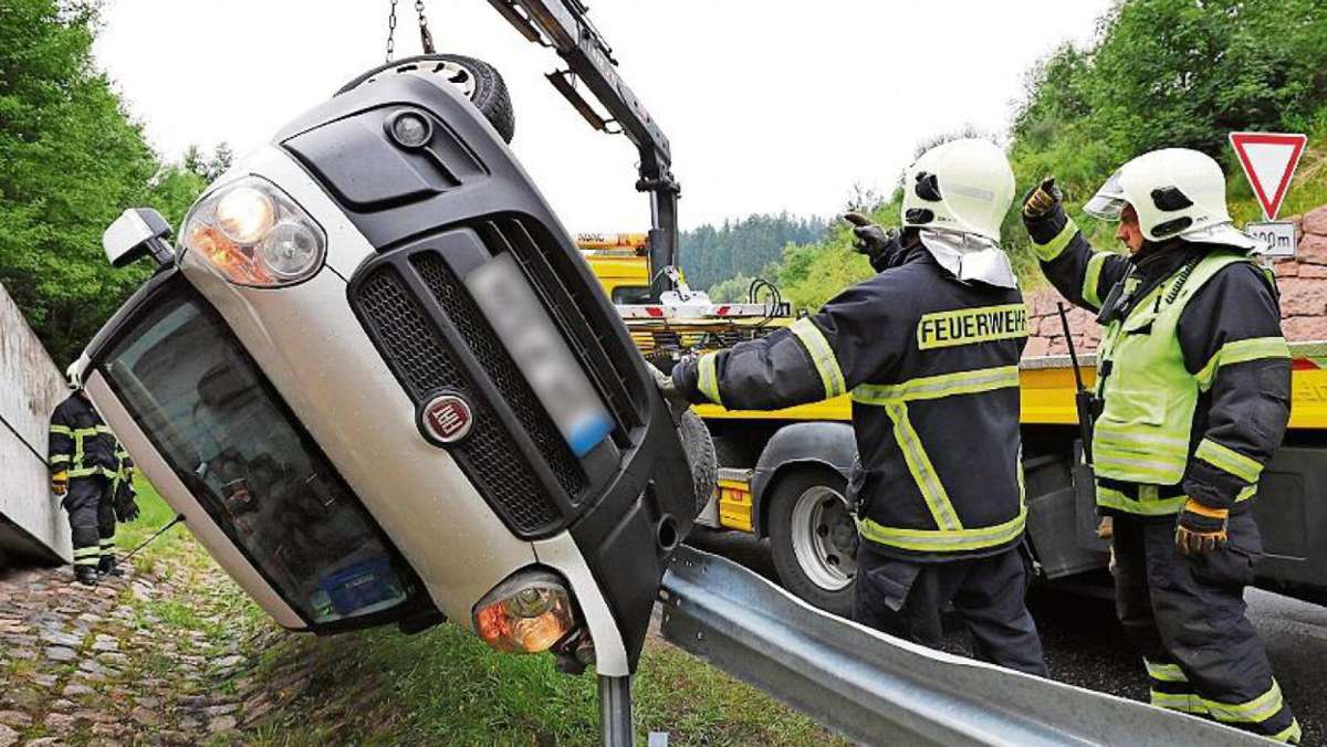 Zella-Mehlis: Umgekippter Kleintransporter blockiert Anschlussstelle zur Autobahn 71