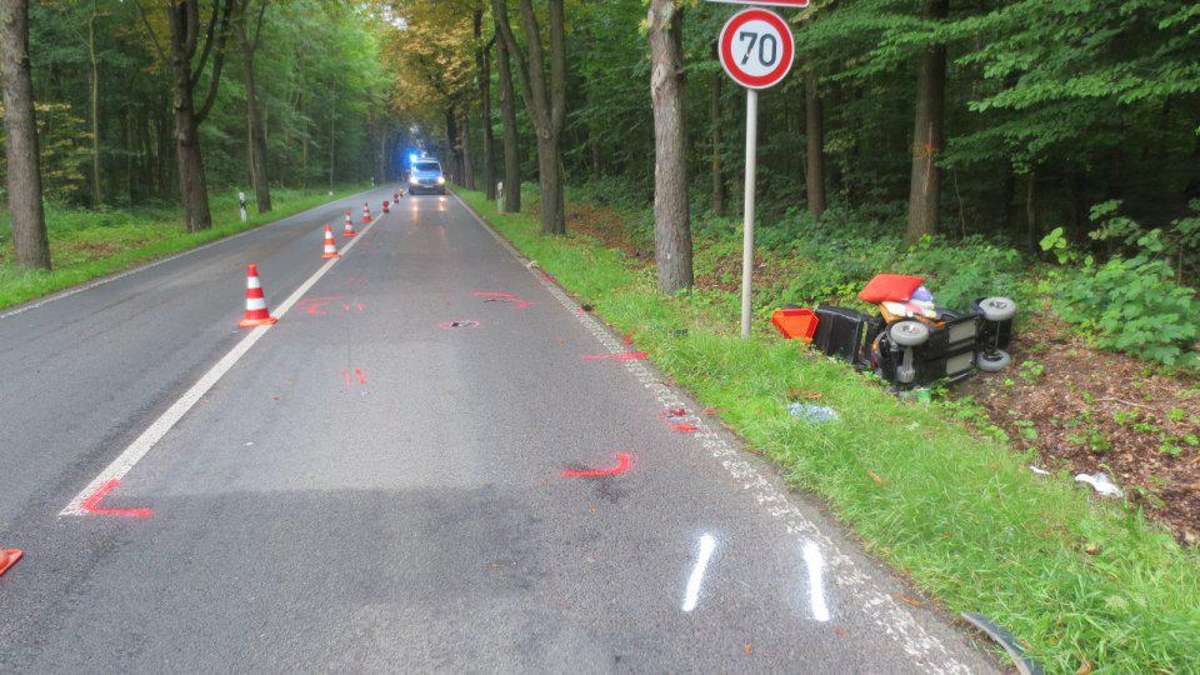 Thüringen: Laster schleudert Rollstuhlfahrer in Straßengraben: 84-Jähriger verletzt