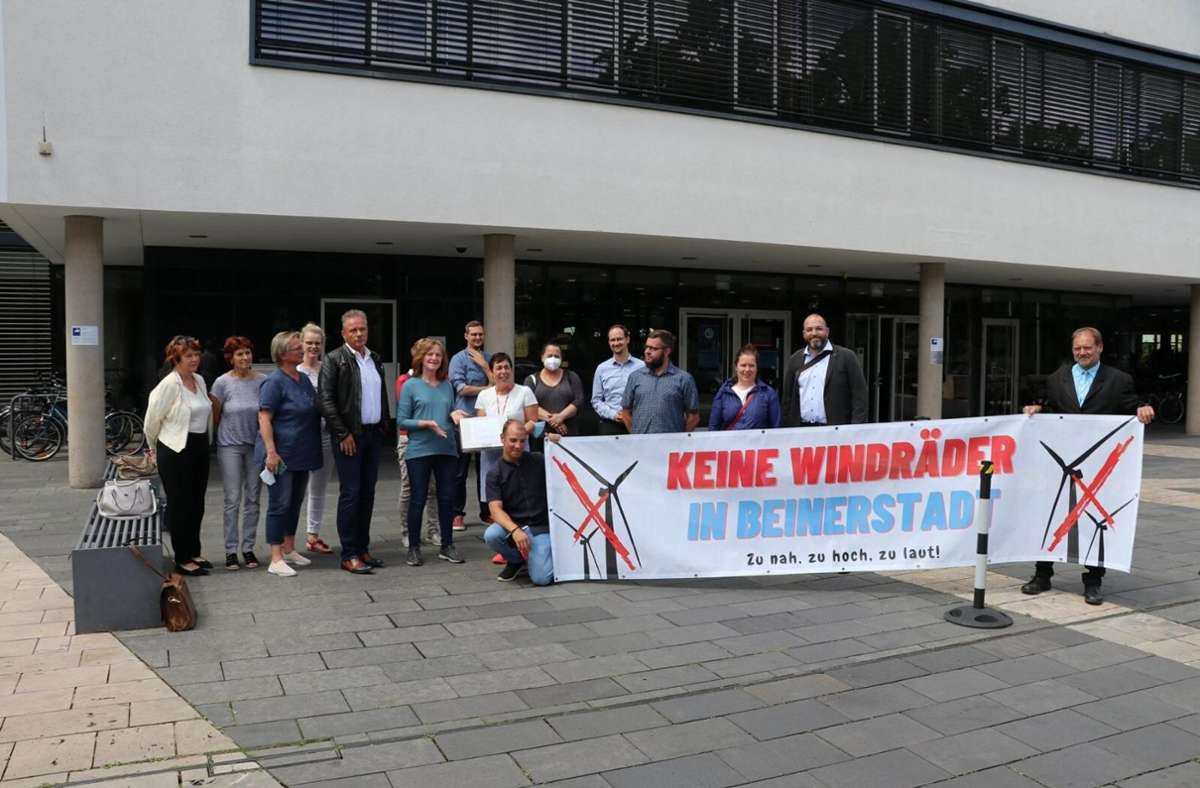 3660 Unterschriften haben die Beinerstädter  in Erfurt an den Petitionsausschuss übergeben. Foto: privat