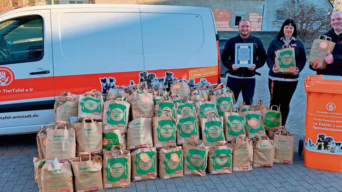 Ilmenau: Tierfreunde füllten über 150 Tüten für Tiertafel Arnstadt
