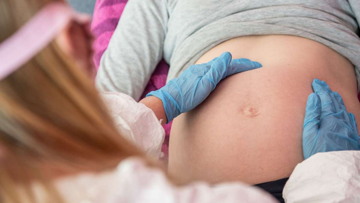 Coronapandemie in Deutschland: Mediziner sprechen sich für Impfung von Schwangeren aus