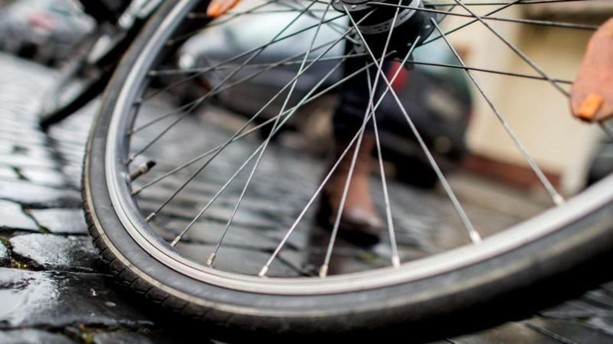 Ilmenau: Betrunkener Radfahrer legt sich lang und schläft fest ein
