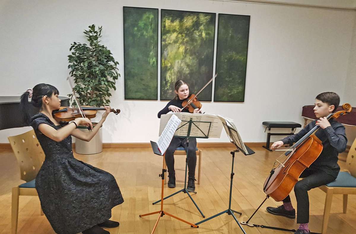 Chau-Anh Dang, Marit Fischer und Lukas Joshua Müller spielen als Trio. Foto:  