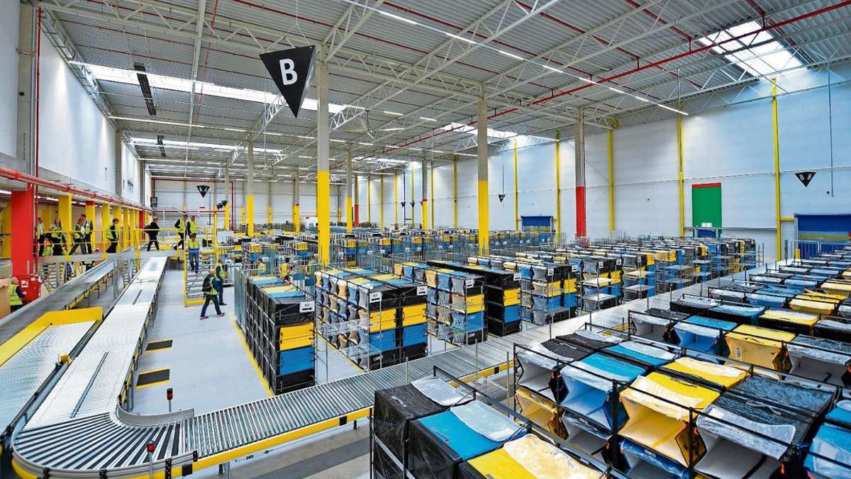 Wirtschaft: Amazon nimmt Verteilzentrum in Betrieb