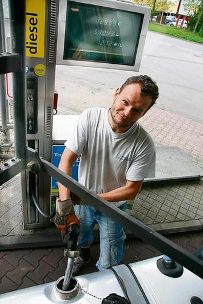 Tankstopp: Im Tankparadies Luxemburg ist der Diesel billiger als anderswo. 600 Liter fasst der Tank.
