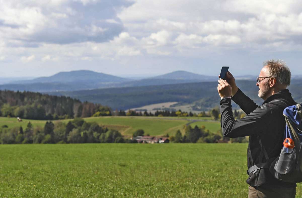 Immer wieder beliebtes Fotomotiv bei Wanderern: Der herrliche Panoramablick von der Prinzenruh ins Land. Foto: /Bastian Frank