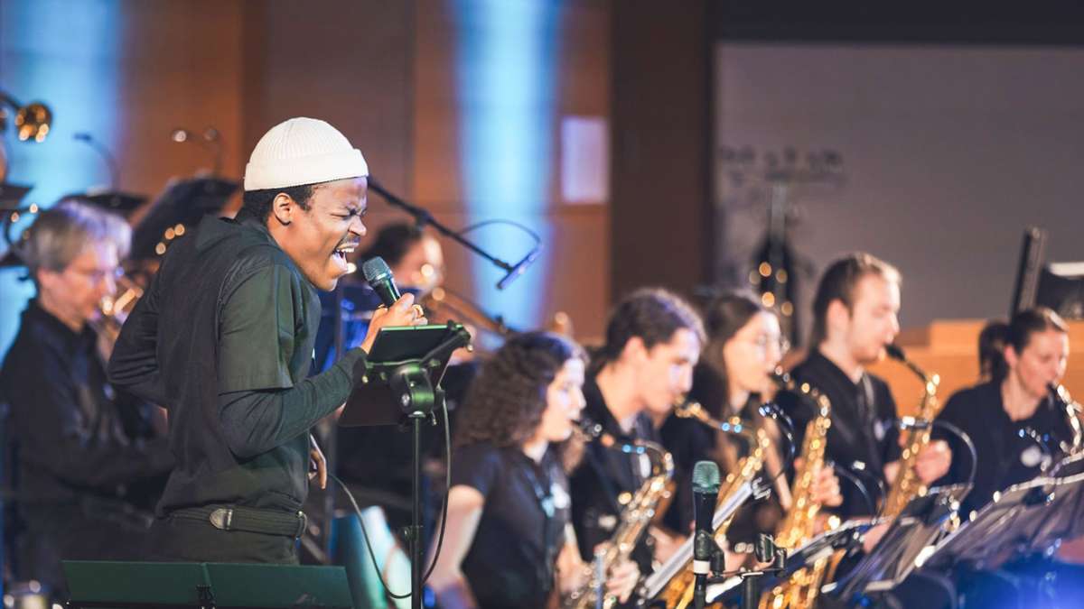 Mitreißende Jazzmusik boten die Musiker der Bigband der TU Ilmenau, Second Unit Jazz, zum Konzert im Audimax.