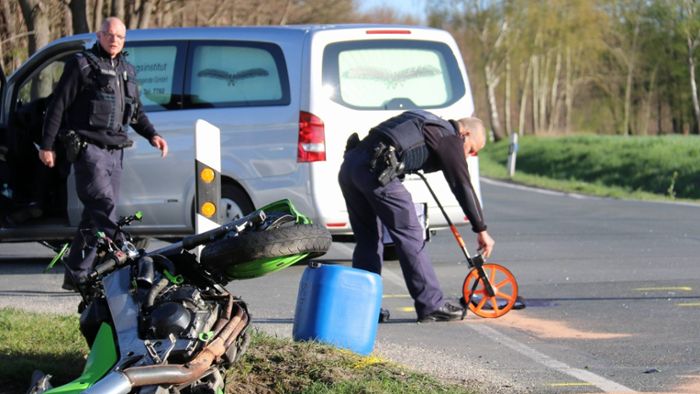 Autofahrerin übersieht Motorrad - Biker stirbt