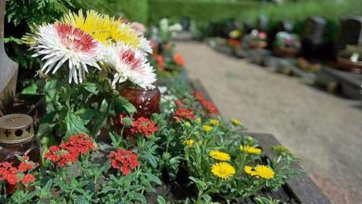Bad Salzungen: Blumenklau auf dem Friedhof