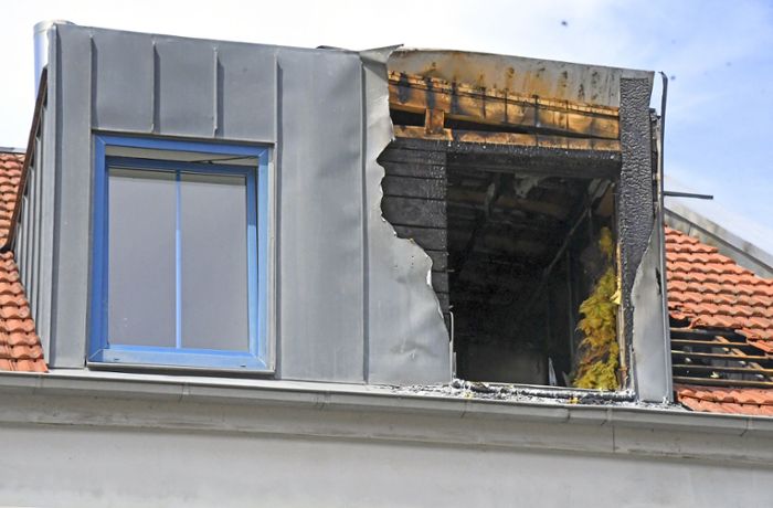 Brand in Ichtershausen: Wohnung und Sparkasse zerstört
