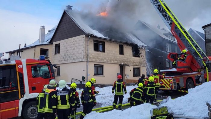 Einfamilienhaus in Brotterode: Weiterleitung - Feuer in Dachstuhl ausgebrochen