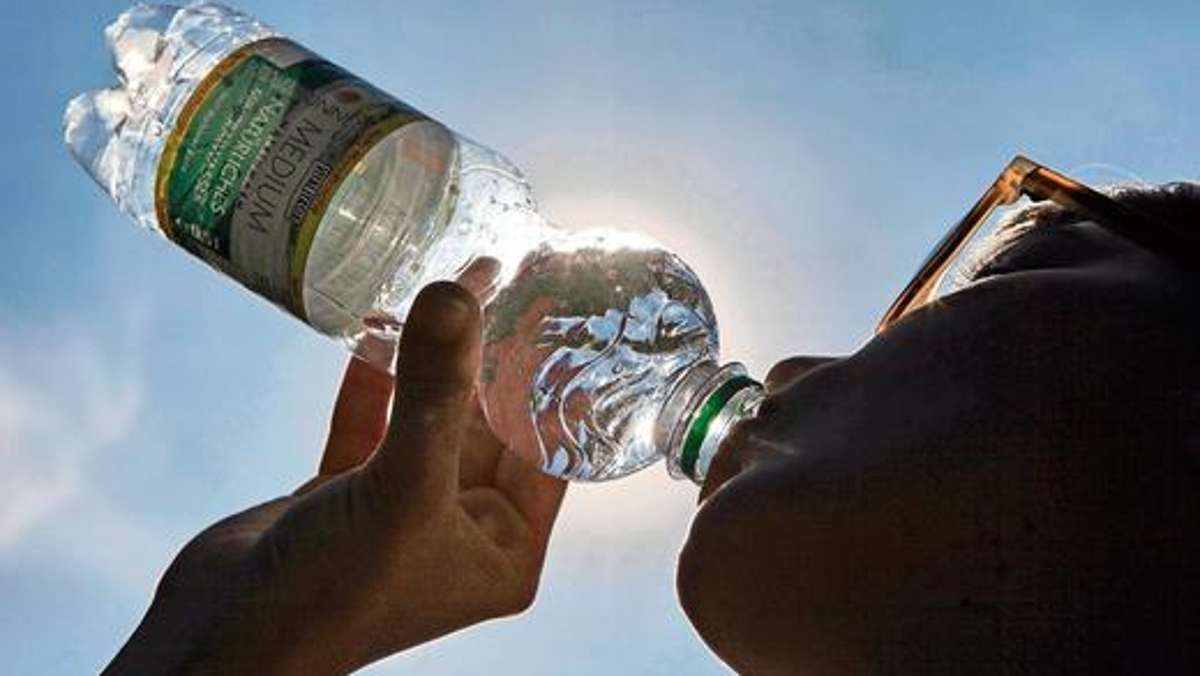 Wirtschaft: Hitze, Durst und fehlende Flaschen