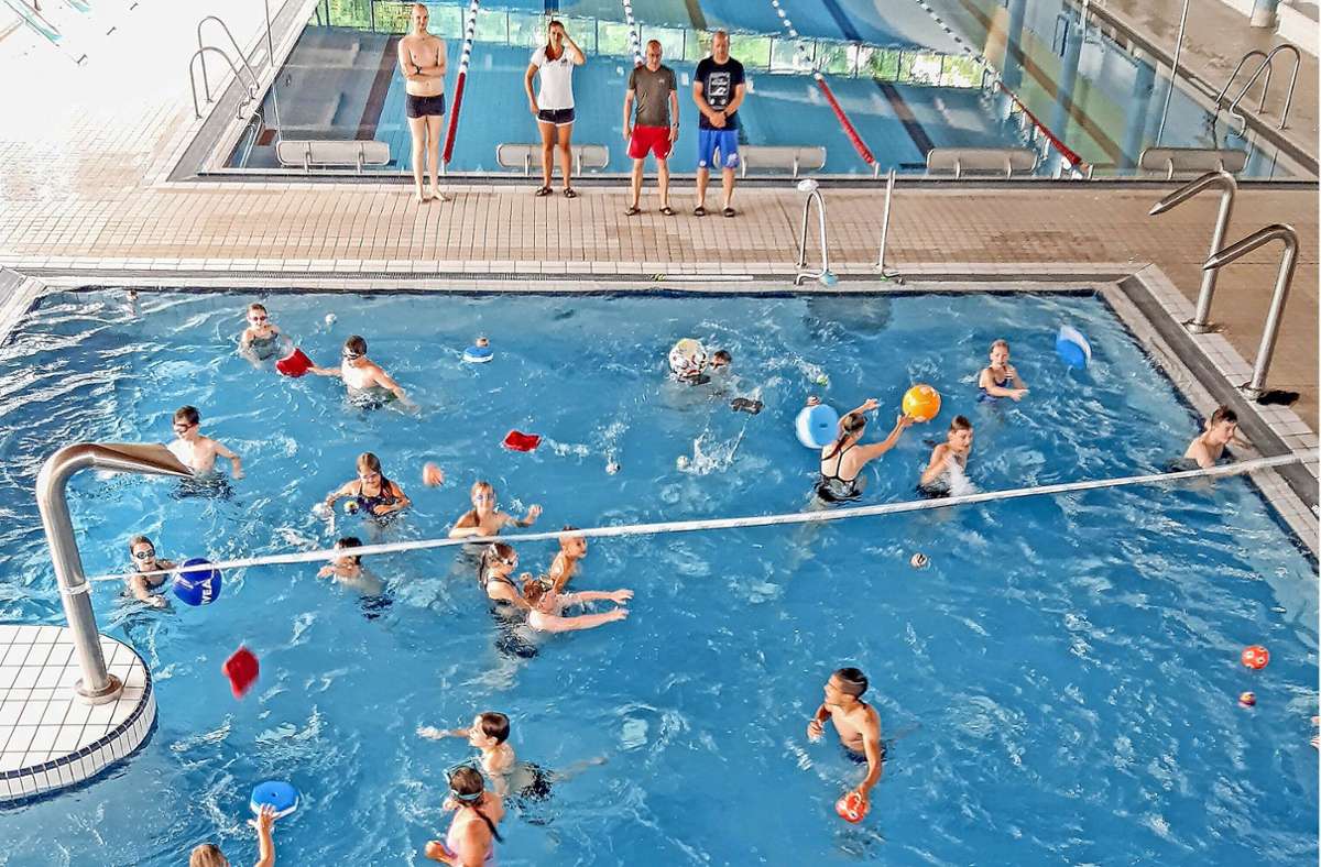 In den beiden Schwimmwochen hatten die Schulkinder viel Spaß im Wasser. Foto: /Tina Schwabe