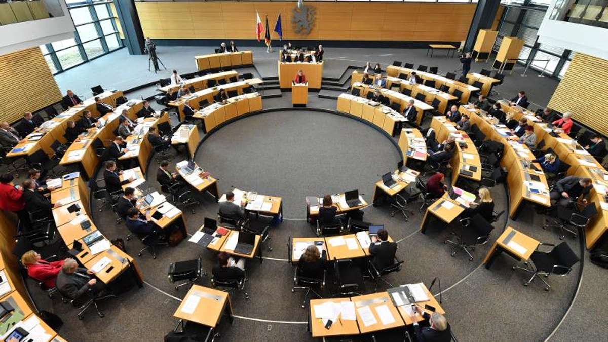 Thüringen: Thüringer Linke-Fraktion fordert Aussetzung der Diätenerhöhung