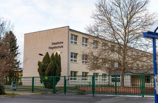 Das Schulgebäude in Gräfinau-Angstedt wurde vor fünf Jahrzehnten gebaut. Foto: Steffen Ittig