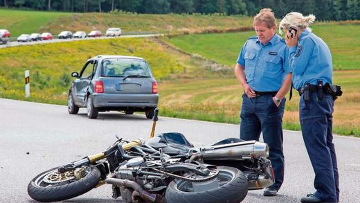 Hildburghausen: Auto nimmt Motorrad die Vorfahrt - zwei Schwerverletzte