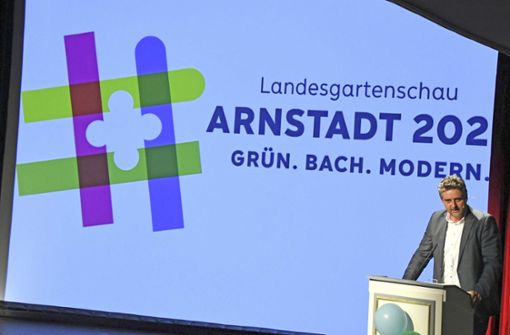 So soll das Logo für die Landesgartenschau 2028 in Arnstadt aussehen, Bürgermeister Frank Spilling stellte es am Montag vor. Foto: Berit Richter