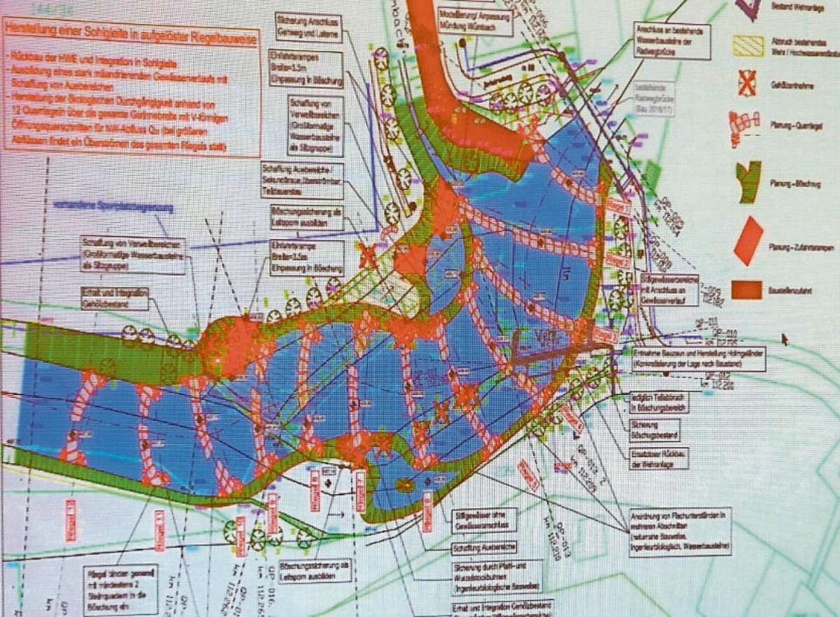 Auf der Karte wurden den Ortsteilräten die komplizierten Arbeit im Ilmbogen am Sportplatz deutlich. Foto: Dolge