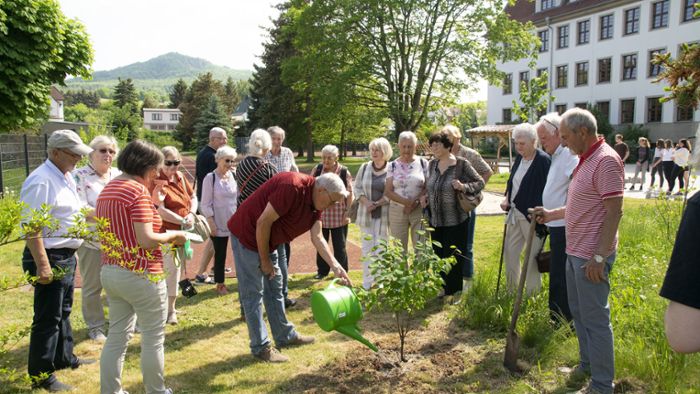 Seume-Gymnasium Vacha: Ehemalige pflanzen einen Baum