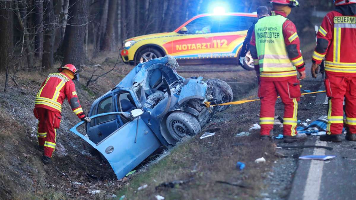 Thüringen: 22-Jähriger stirbt bei Frontalzusammenstoß mit einem Bus