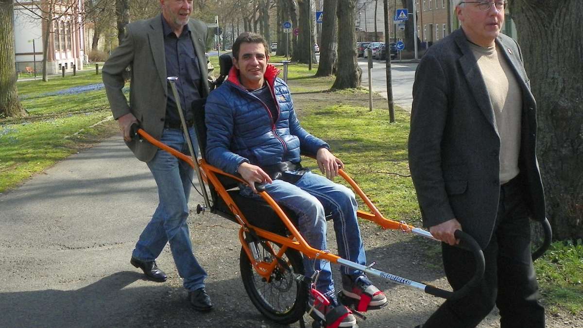Thüringen: Spezial-Rollstuhl öffnet Behinderten Nationalpark Hainich