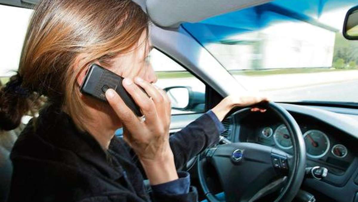 Thüringen: Polizei kontrolliert verstärkt Handynutzung im Verkehr