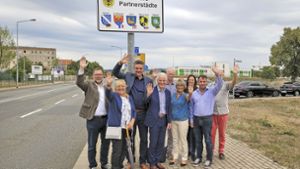 Städtepartnerschaften: Neues Schild  der Partnerstädte