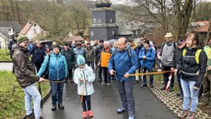 Über 100 Bürger feiern  den Wanderweg