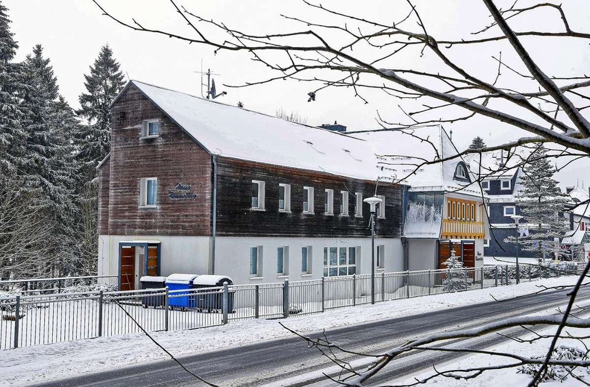 Aus der ehemaligen Pension Haus Rennsteig in Oberhof wird ab kommendem Monat eine Gemeinschaftsunterkunft für Flüchtlinge. Foto: Michael Bauroth