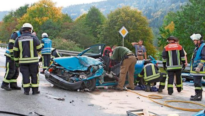 Sonneberg/Neuhaus: 61-jähriger Autofahrer stellt Unfallflüchtigen