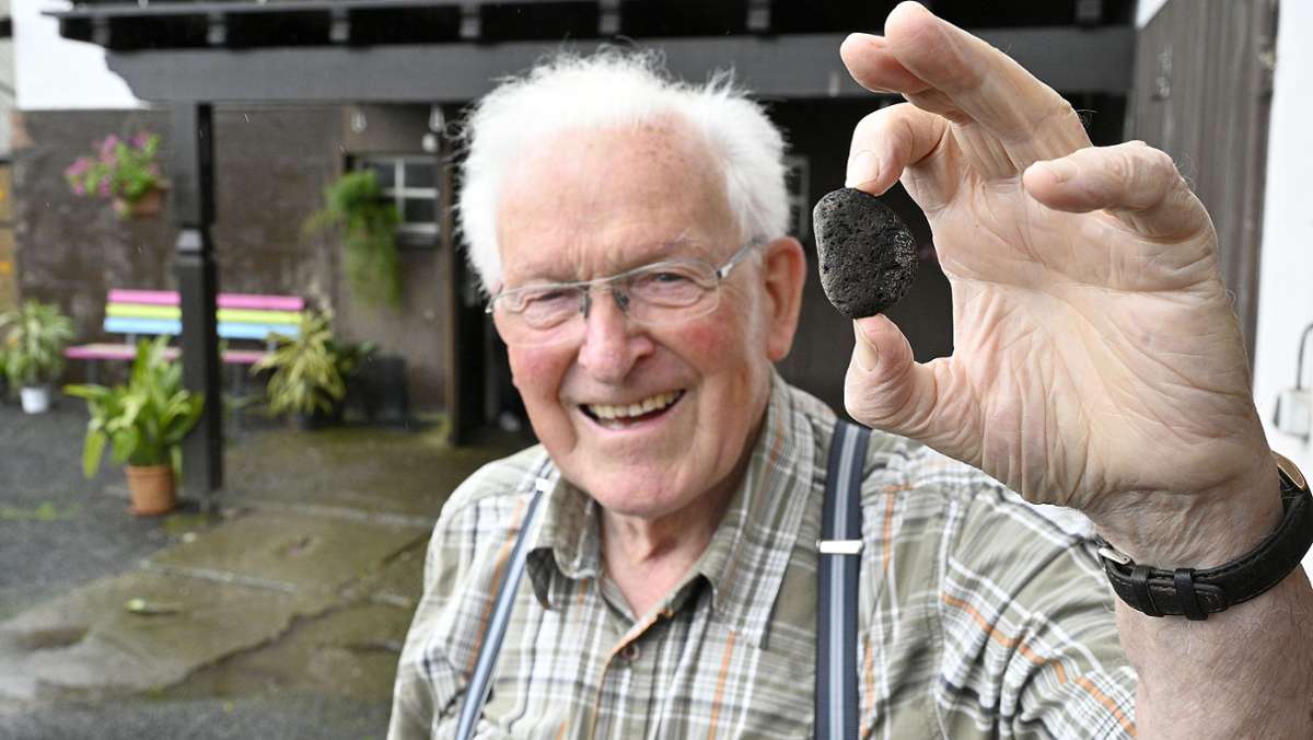 Mysteriöser Fall in Dermbach: Stein stürzt vom Himmel auf Auto – ein Meteorit?